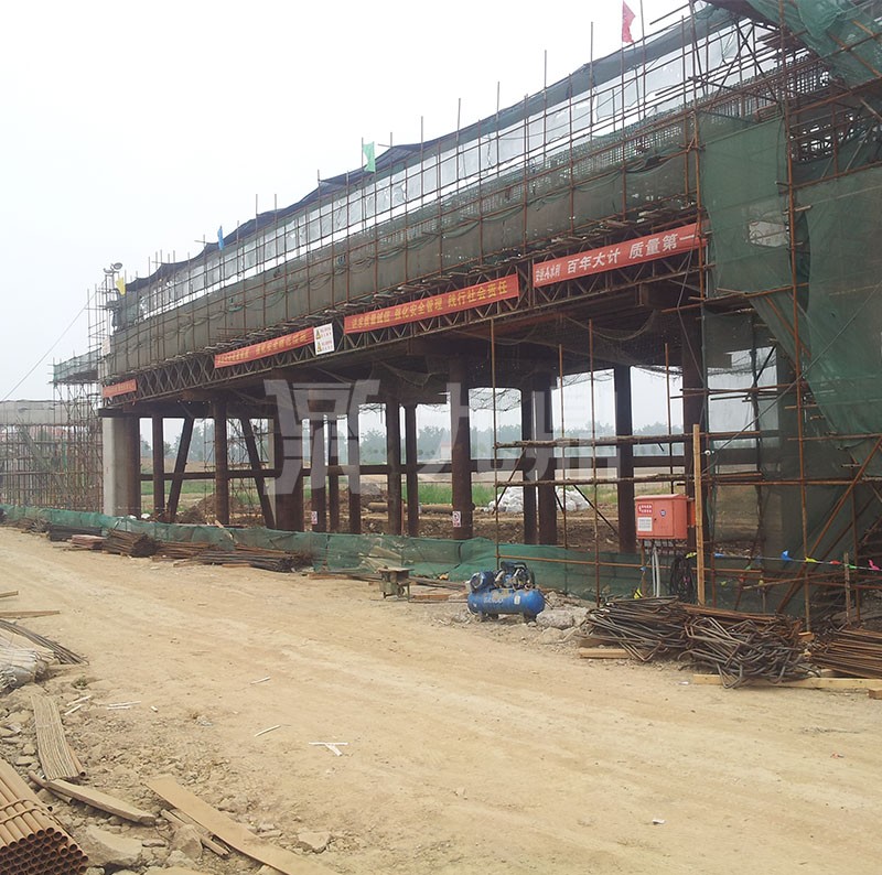 現(xiàn)澆梁支撐調(diào)節(jié)桿連接的長度