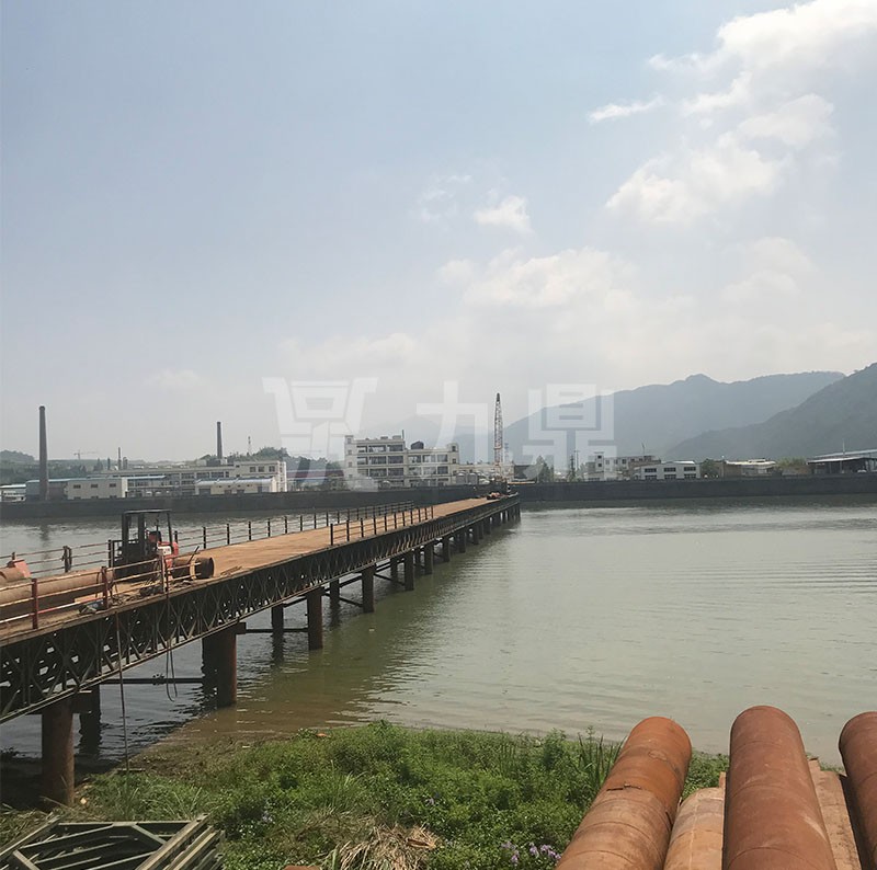 鋼棧橋外部溫差大時進行養(yǎng)護